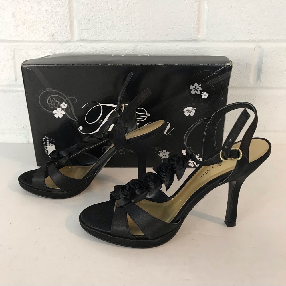 Kelly & Katie Womens Black with Roses Dress Shoes Open Toe Strap Heel Size 6